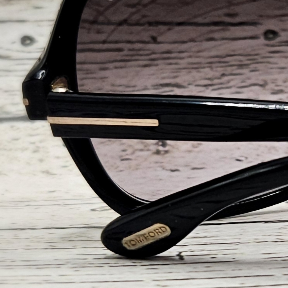Tom Ford Sheila Women's Sunglasses Black frame Gray gradient lens case - Picture 5 of 6